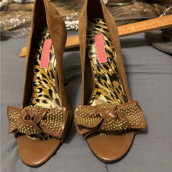 Betsey Johnson Shoes - Betsey Johnson Suede Vero Pumps Brown Animal Print Soles, Bow-tie Slip On 7.5 M
